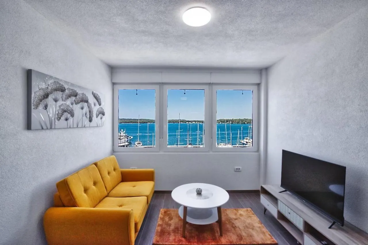 Apartment Marina With Sea View Póla
