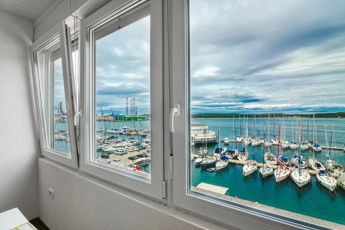 Apartment Marina With Sea View Póla Horvátország
