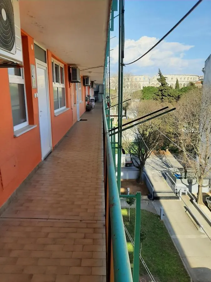 Apartment Marina With Sea View Póla